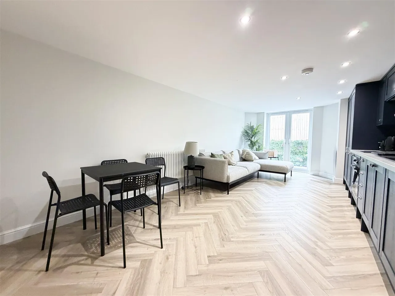 Burlington Place, Eastbourne, BN21 4FF, photo 2