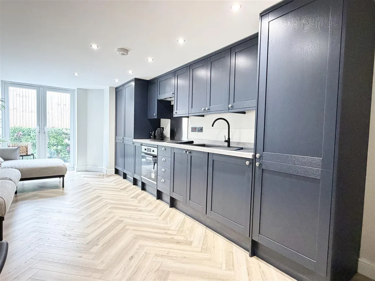 Burlington Place, Eastbourne, BN21 4FF, photo 5