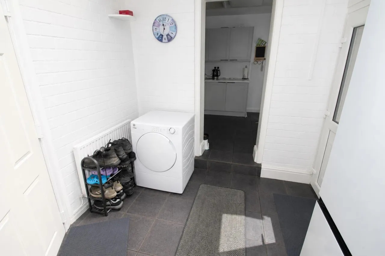 Cobham Road, Halesowen, photo 10