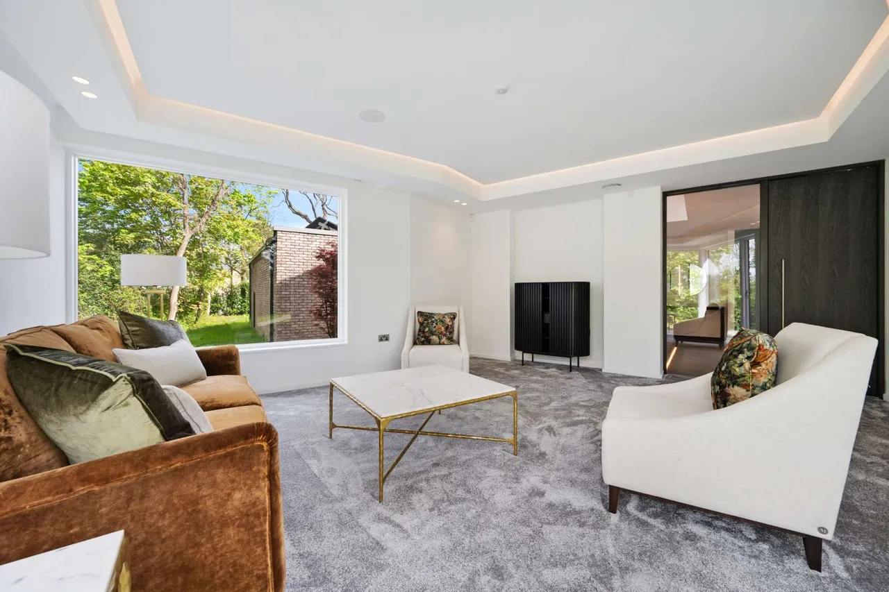 Waterbank Place, Prestbury, Macclesfield, Cheshire, SK10 4ZL, photo 5