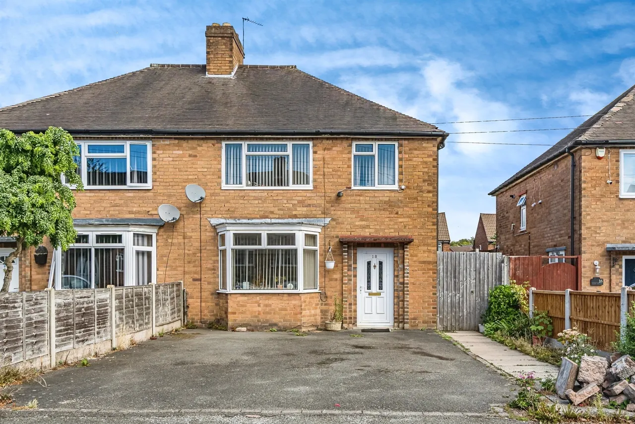 3 bed house for sale — Hilary Crescent, Dudley