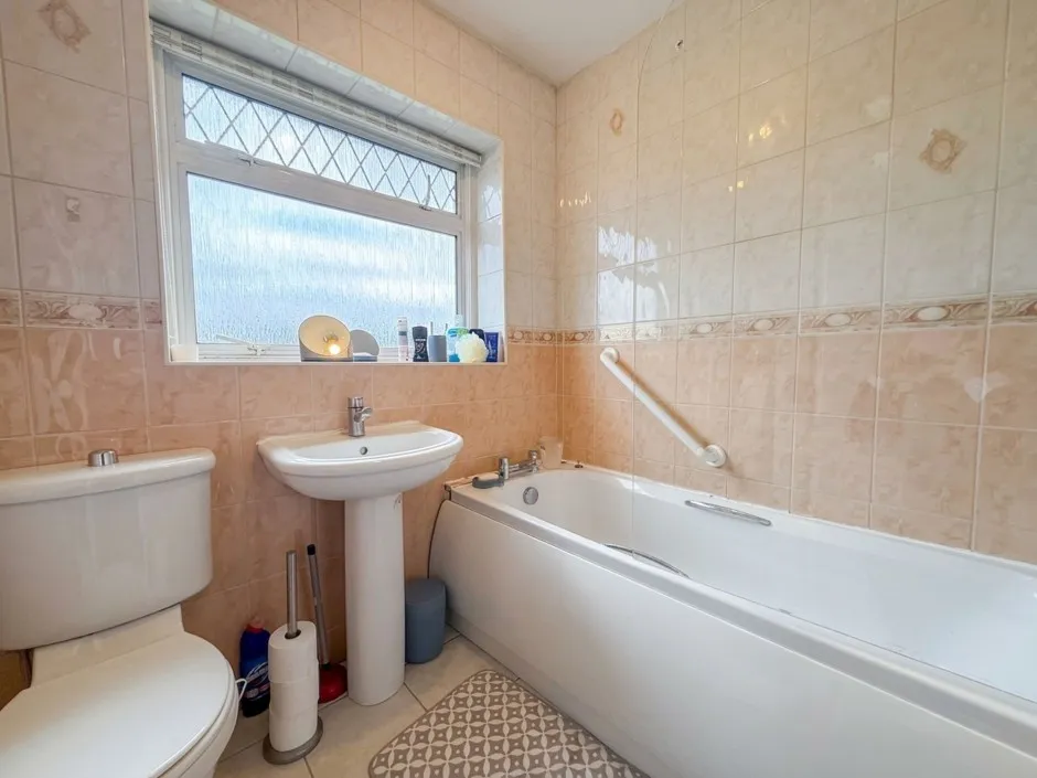 Regent Avenue, Uxbridge, UB10, photo 2