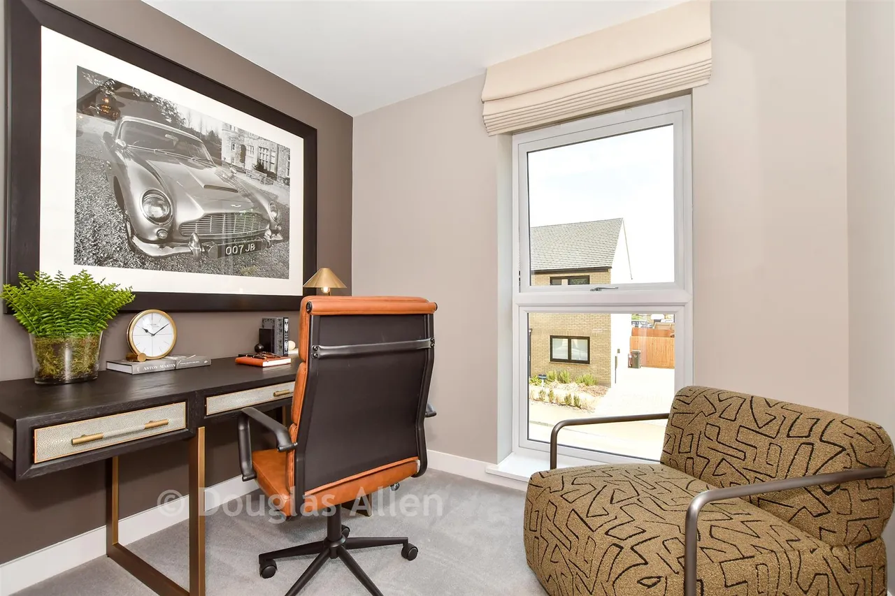 Emperor Crescent, Billericay, CM12, photo 9
