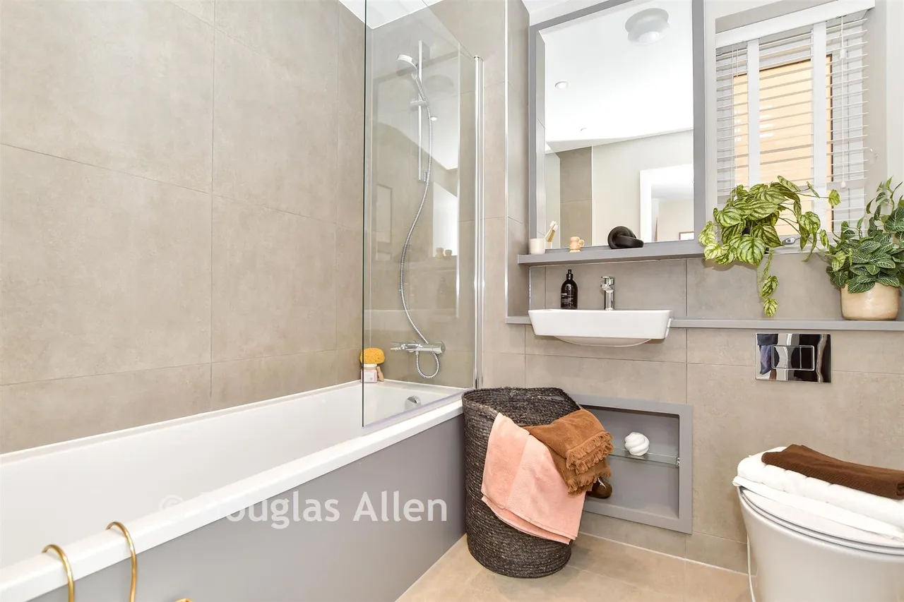 Emperor Crescent, Billericay, CM12, photo 13