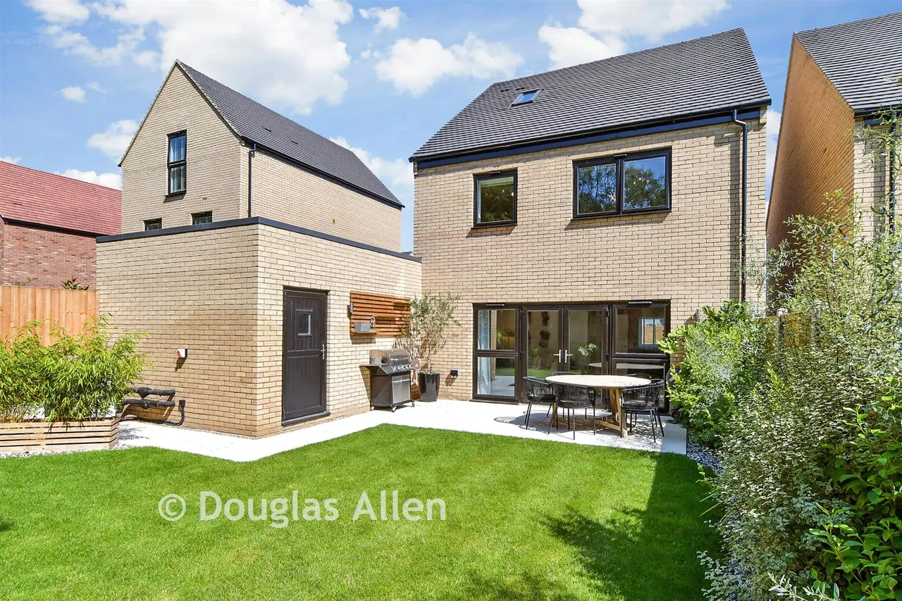 Emperor Crescent, Billericay, CM12, photo 6