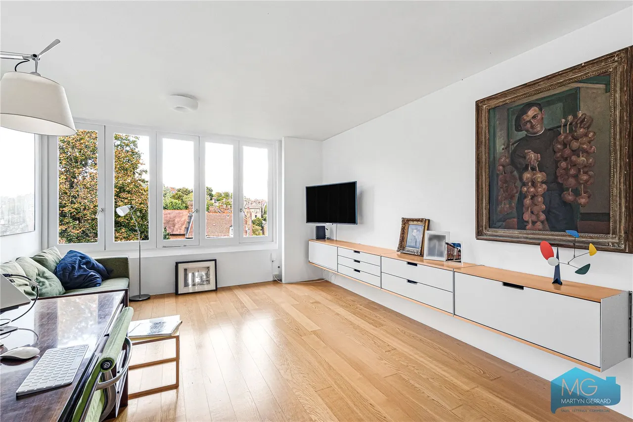 2 bed flat for sale, Crescent Road, Crouch End, N8