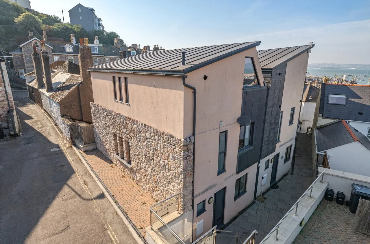 4 bed property to rent — Ocean Gate, Berry Head Road, Brixham, Devon, TQ5