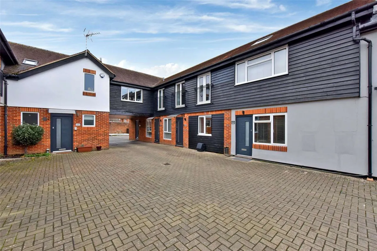 Beech House, 27 Little Marlow Road, Marlow, Buckinghamshire, SL7 1HA, photo 8