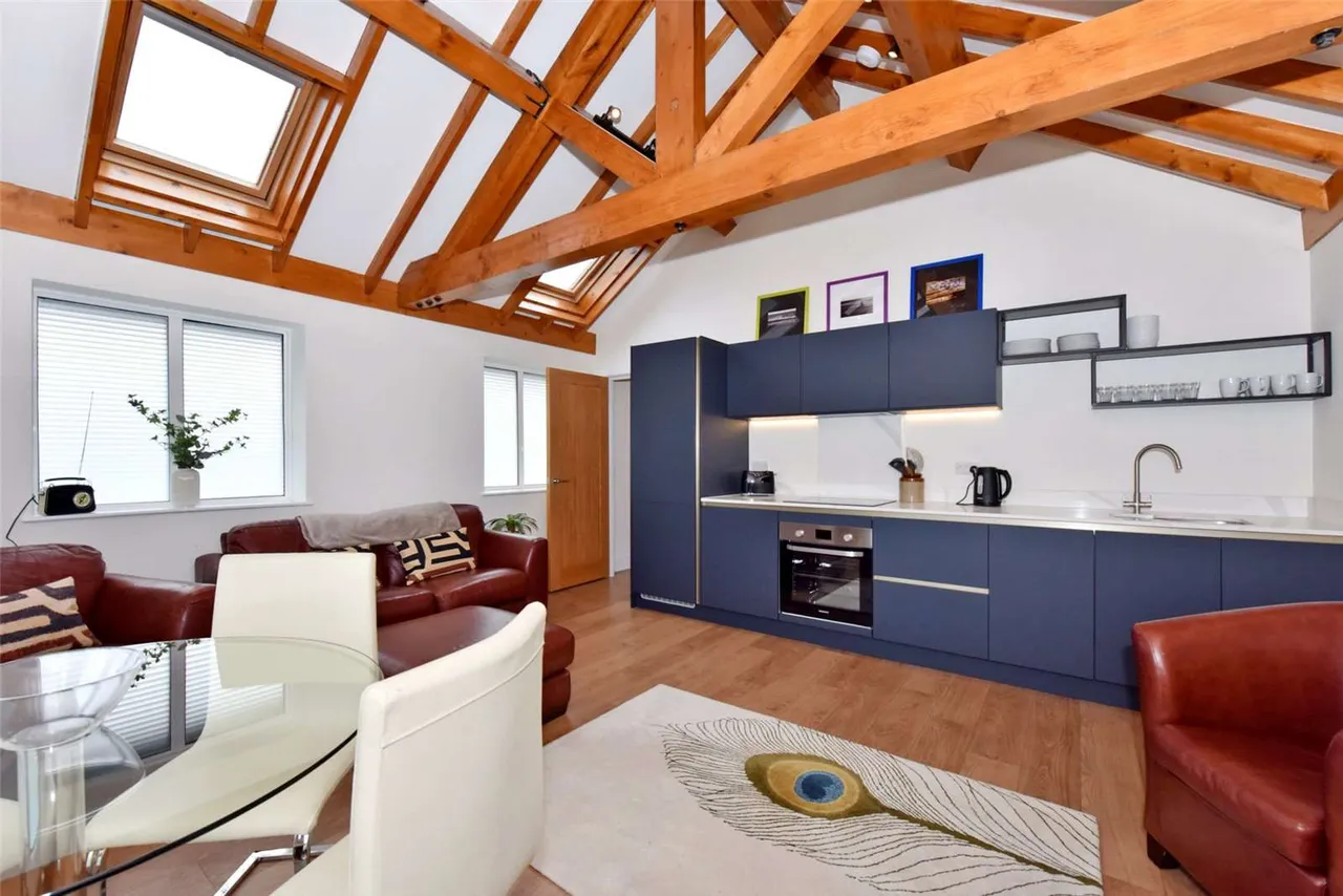 2 bed flat to rent — Beech House, 27 Little Marlow Road, Marlow, Buckinghamshire, SL7 1HA
