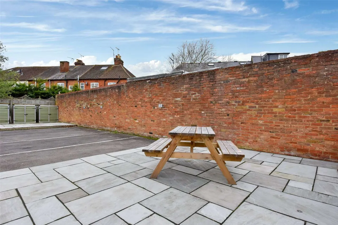 Beech House, 27 Little Marlow Road, Marlow, Buckinghamshire, SL7 1HA, photo 9