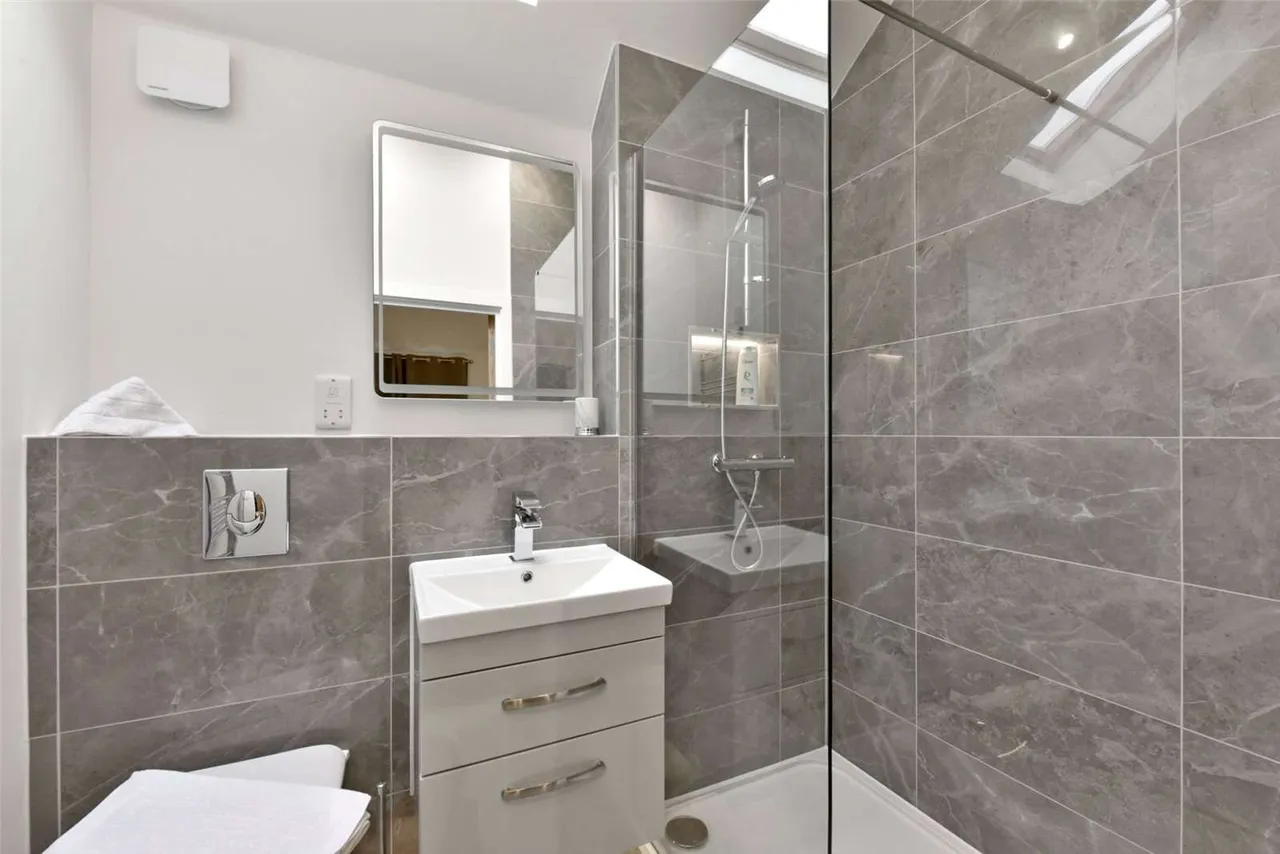 Beech House, 27 Little Marlow Road, Marlow, Buckinghamshire, SL7 1HA, photo 6