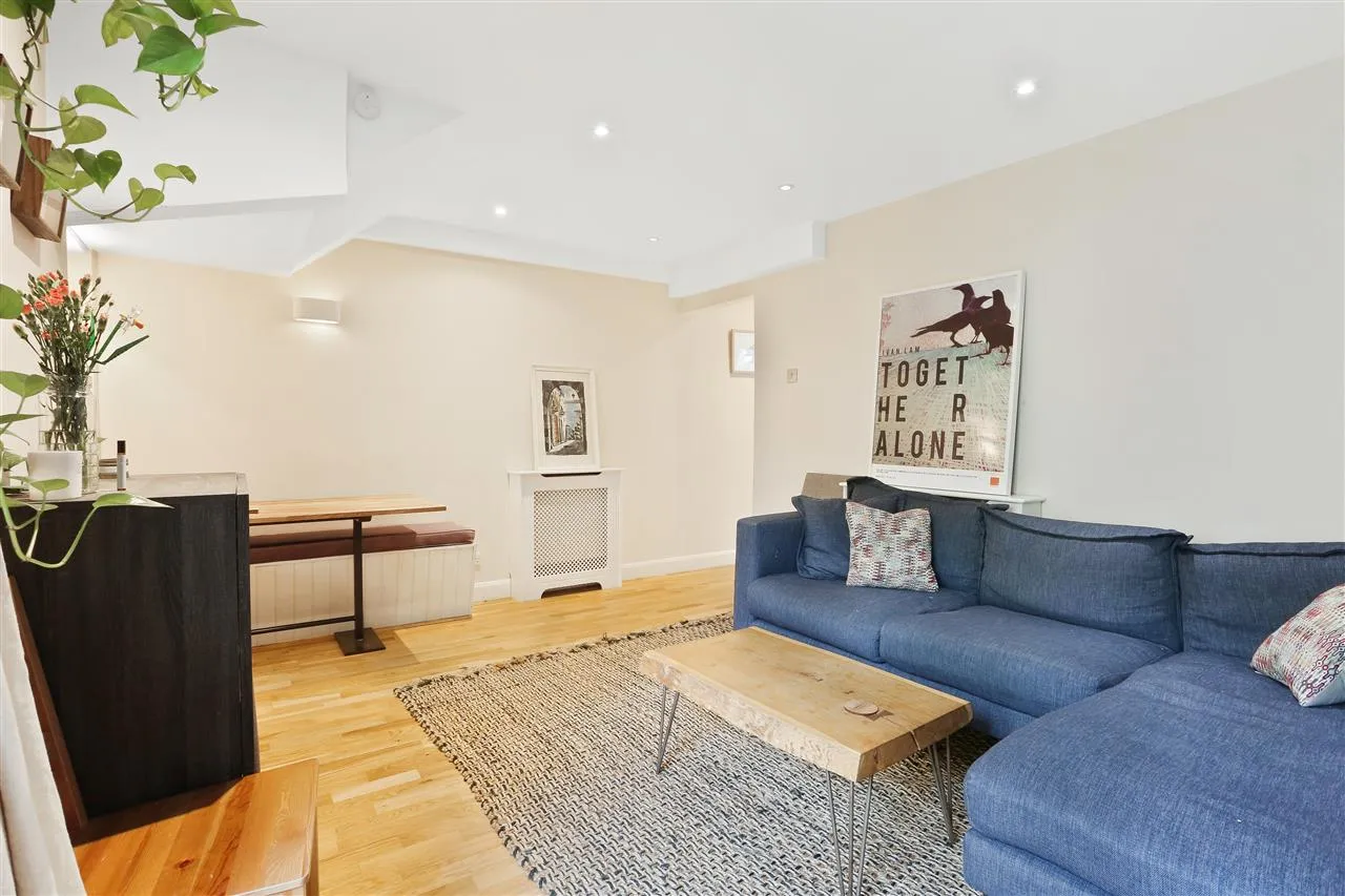 Hugo Road, London, photo 6