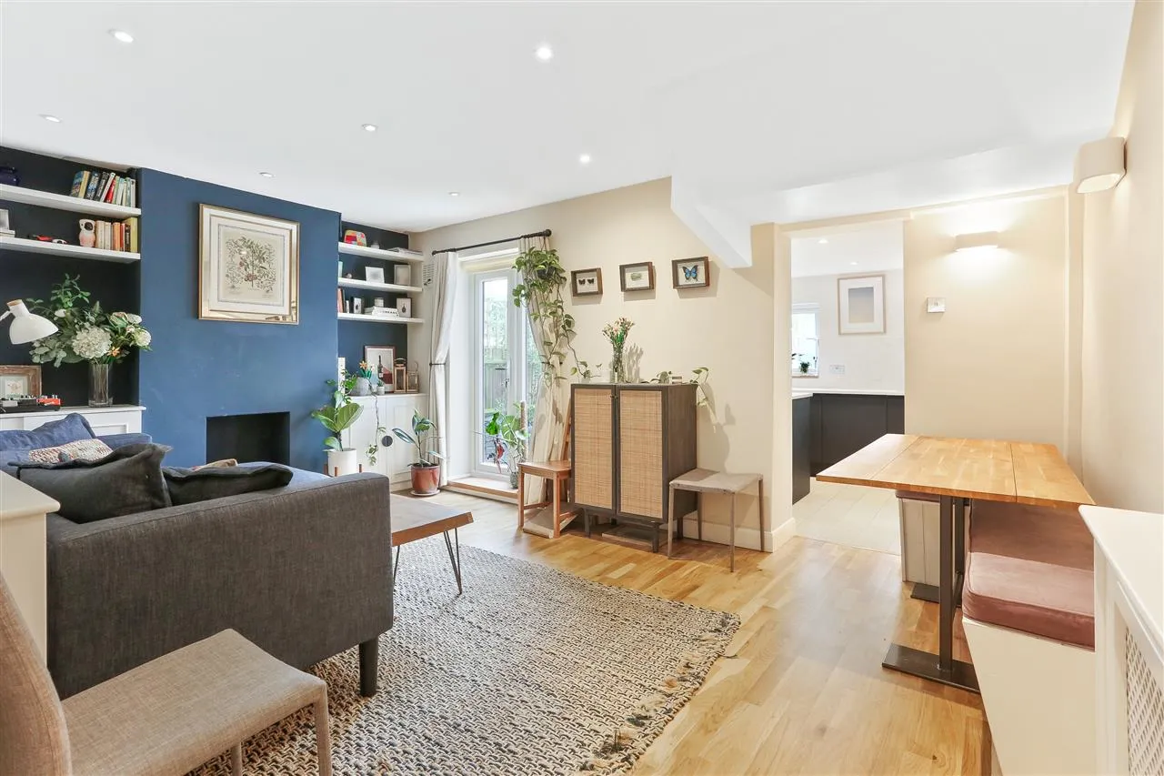 1 bed flat for sale — Hugo Road, London