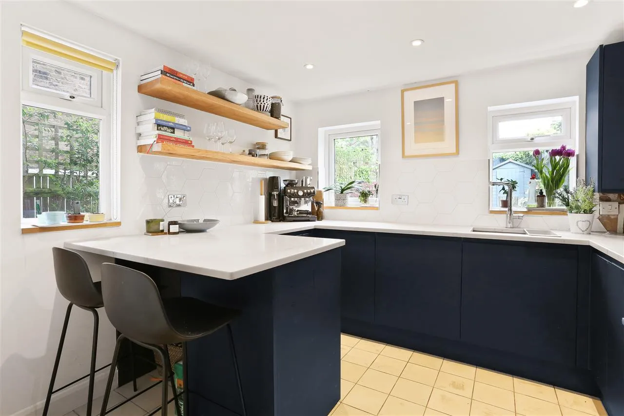 Hugo Road, London, photo 8