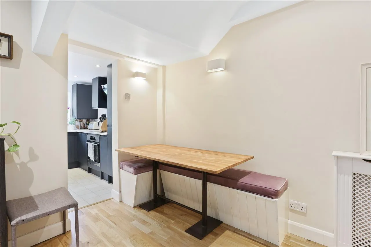 Hugo Road, London, photo 7