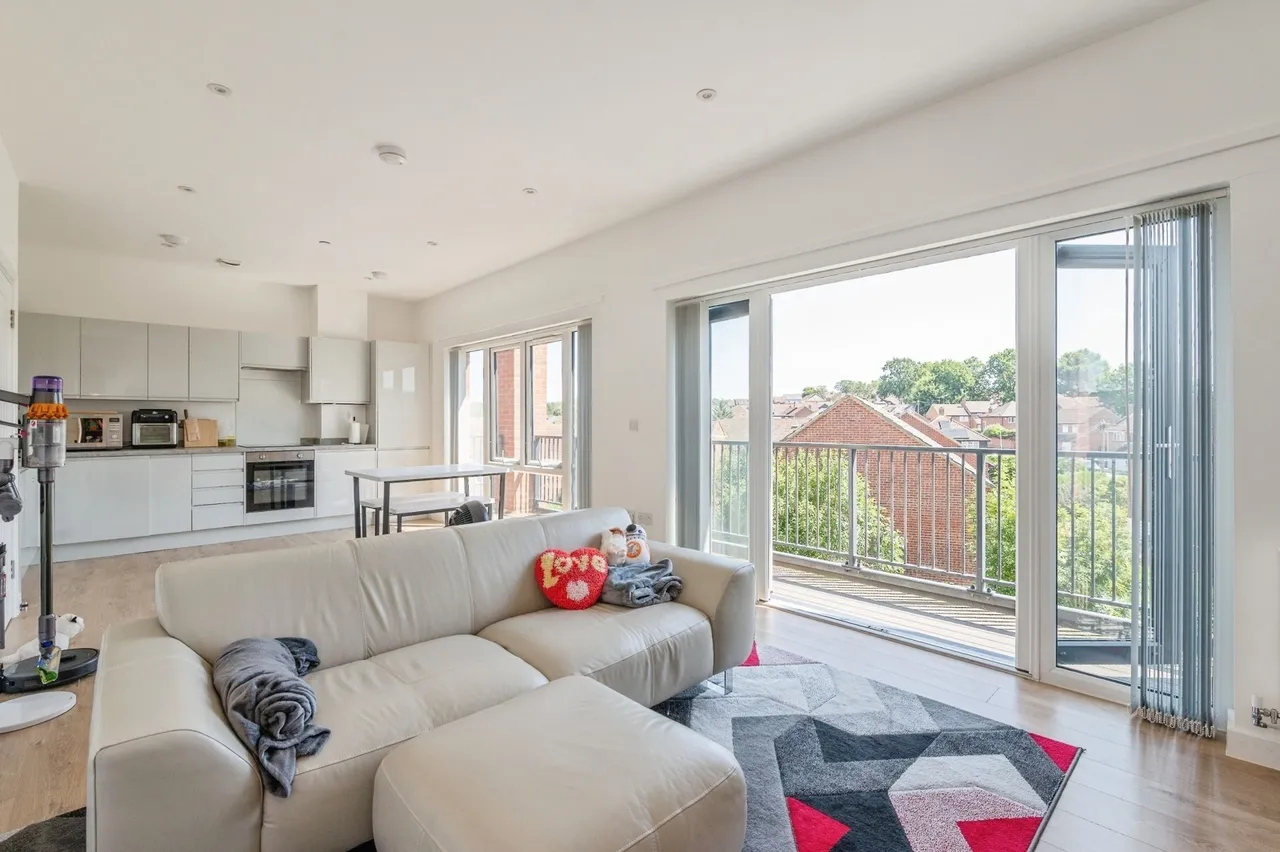 1 bed flat for sale — Goldington Crescent, Billericay, Essex, CM12