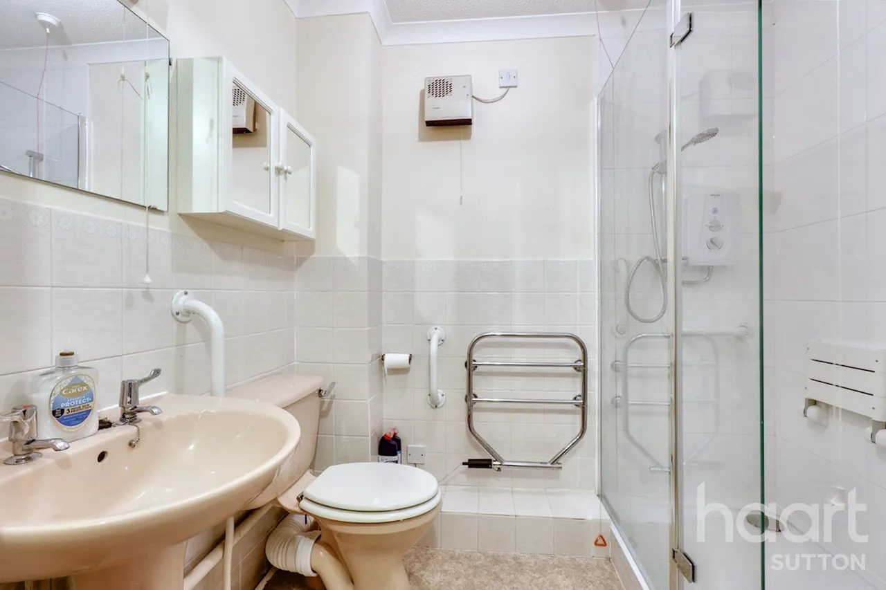 Holmwood Gardens, Wallington, SM6, photo 11