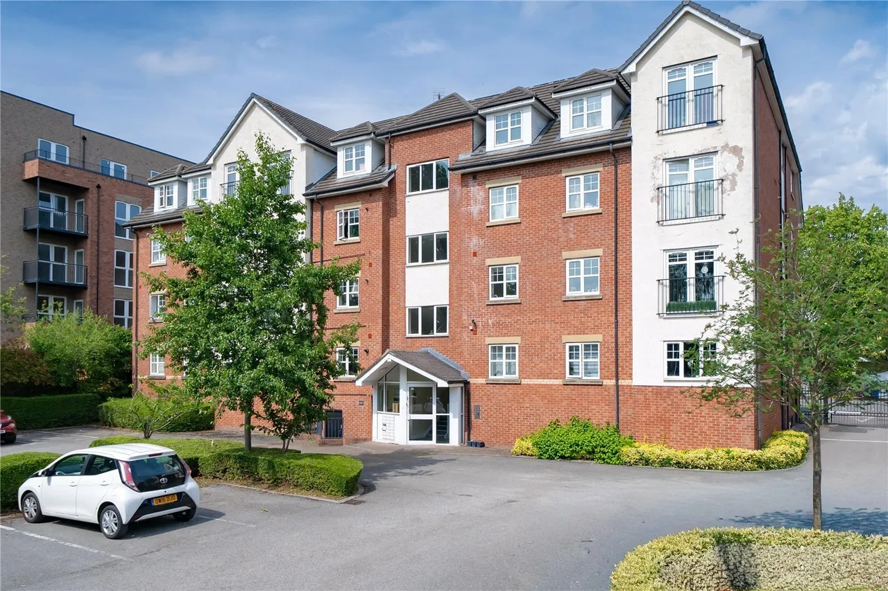 2 bed flat for sale — Wilderspool Causeway, WARRINGTON, Cheshire, WA4