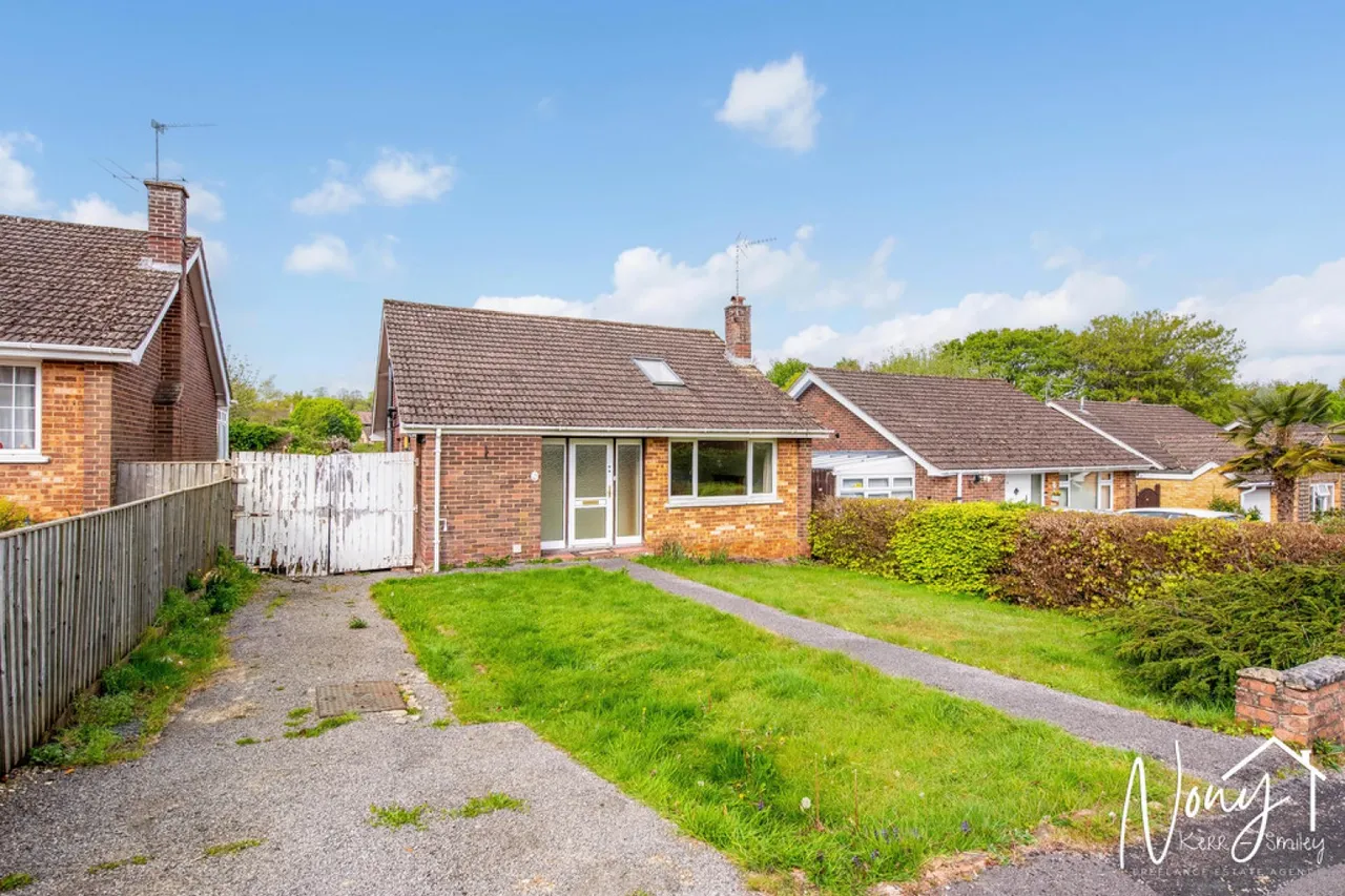 2 bed house for sale — St Matthews Road, Weeke
