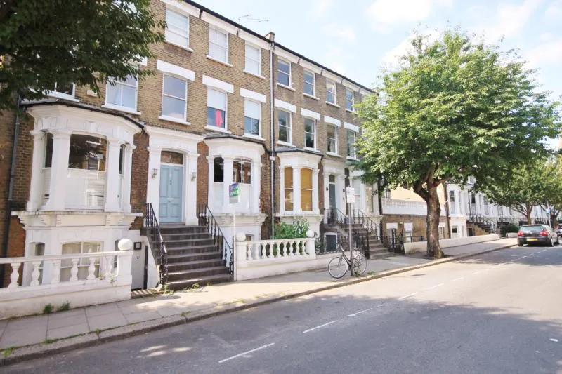 1 bed flat to rent, Minford Gardens, London, W14