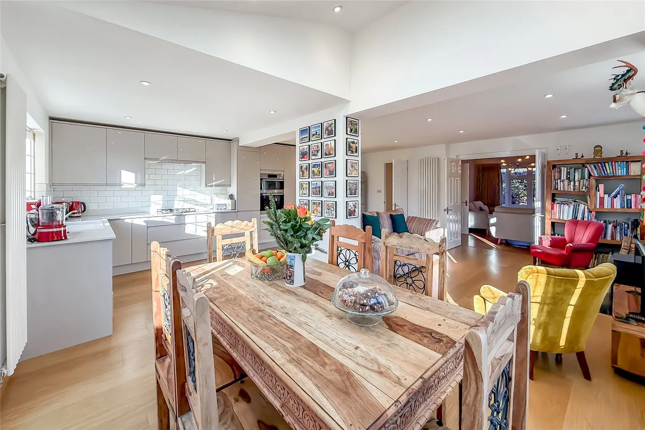 Alzey Gardens, Harpenden, Hertfordshire, AL5 5SX, photo 4