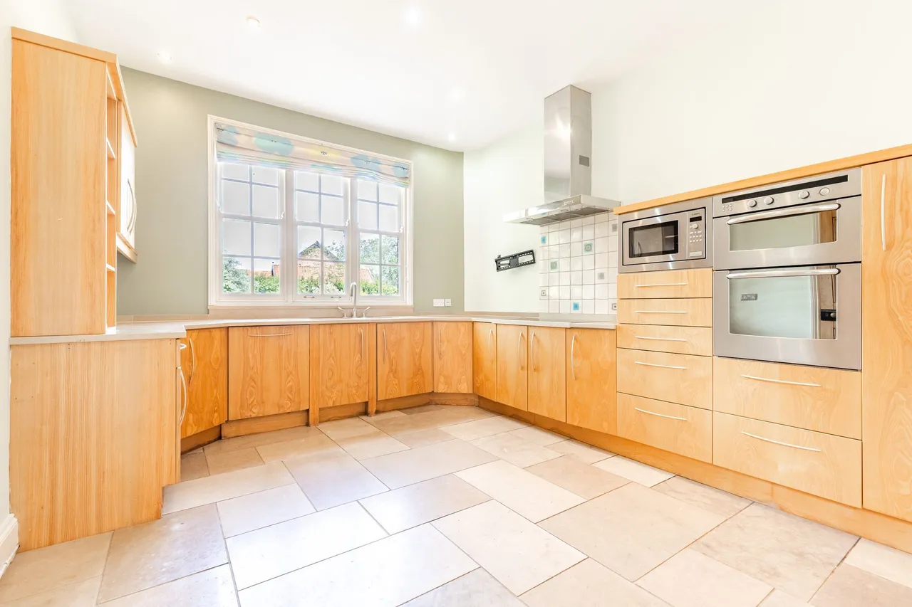 Detached Edwardian Home in Suton, photo 3