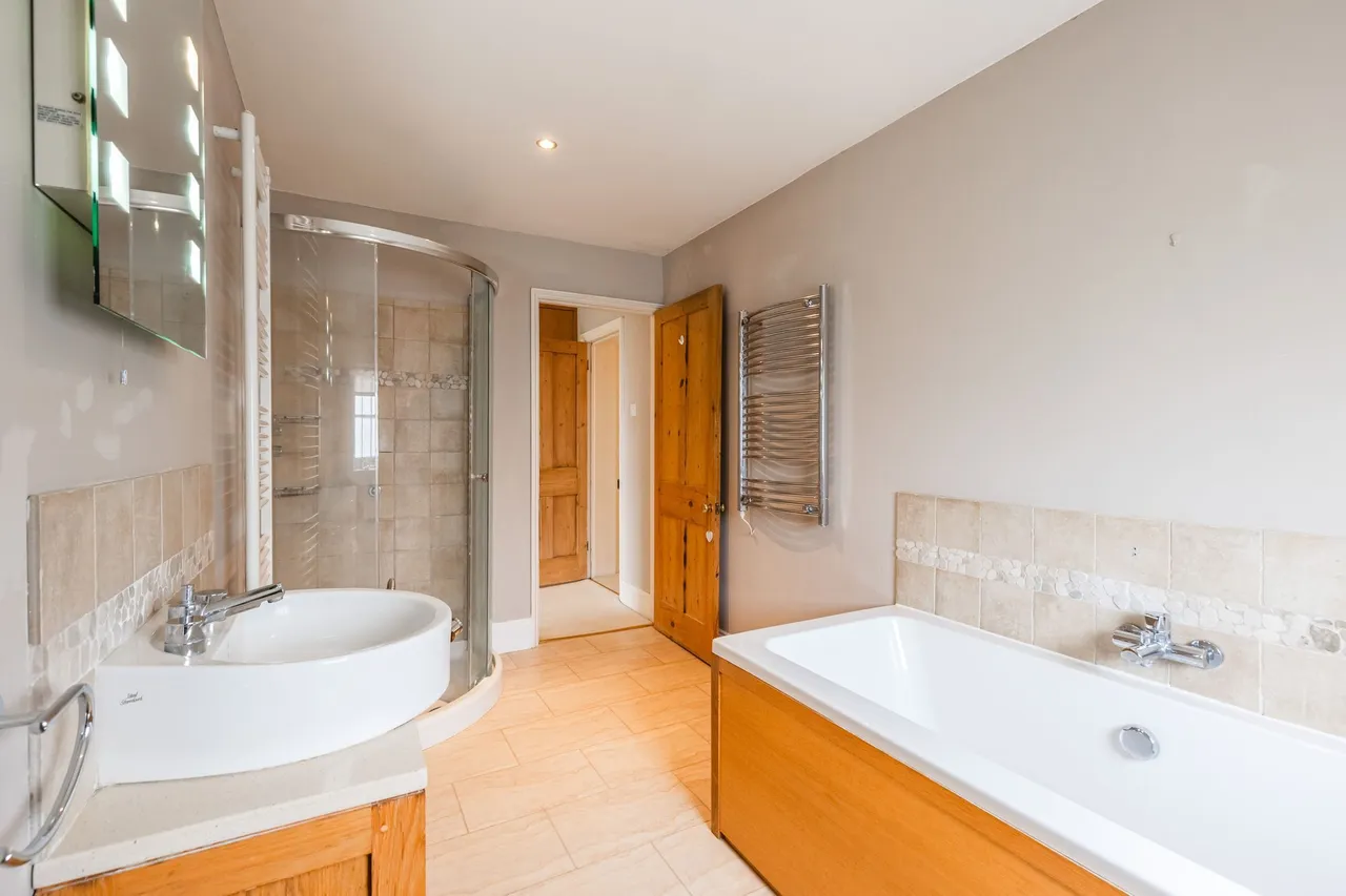 Detached Edwardian Home in Suton, photo 15