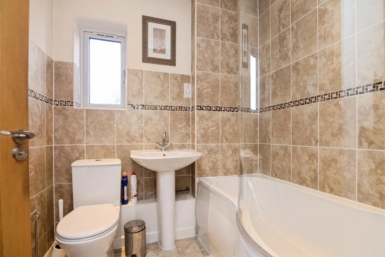 Elizabeth Walk, Tipton, DY4, photo 16