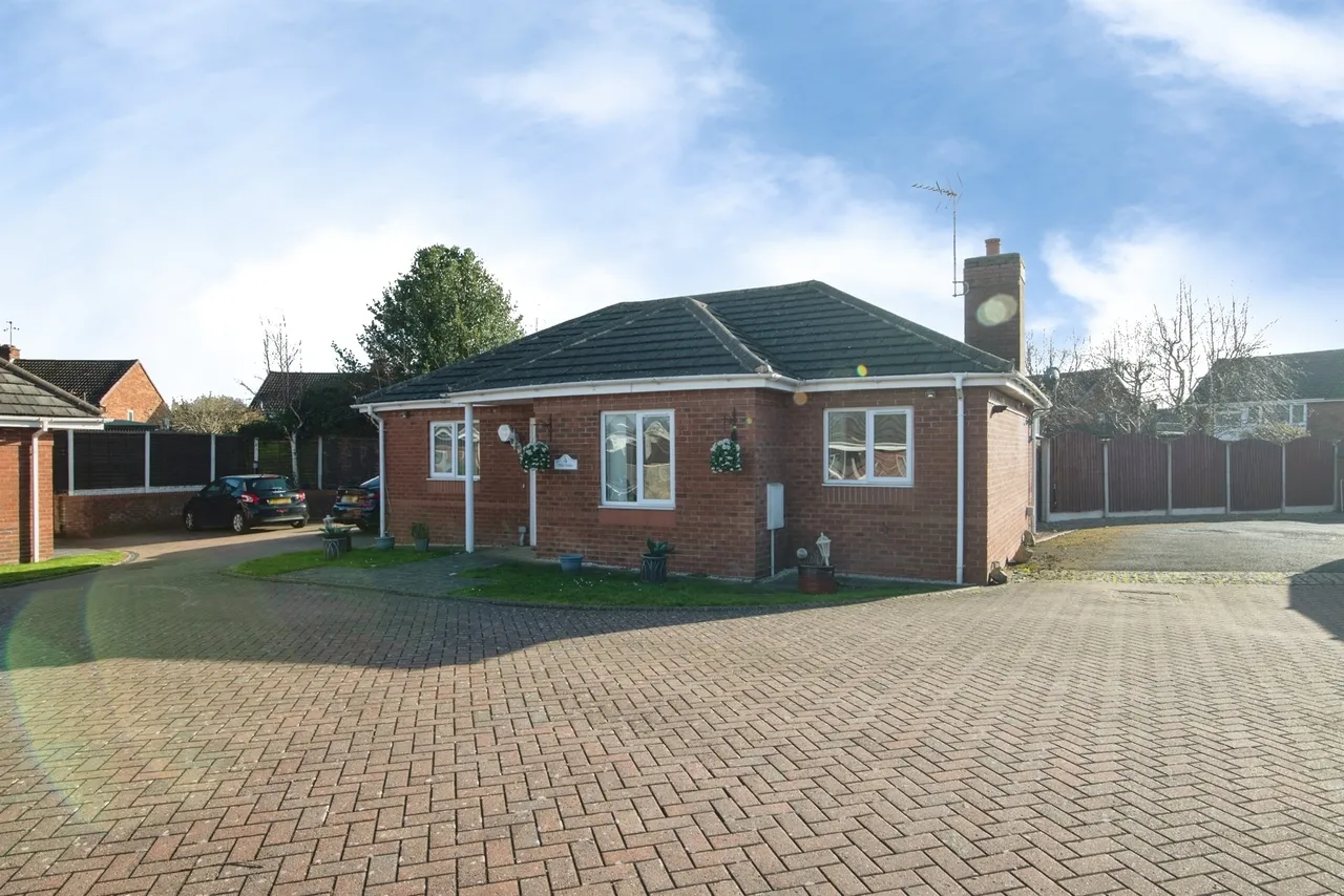3 bed house for sale, Elizabeth Walk, Tipton, DY4