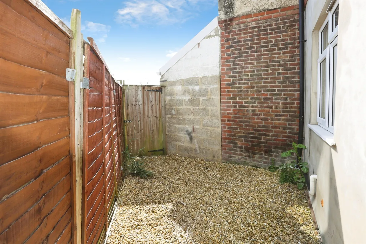 Grange Crescent, Gosport, photo 9