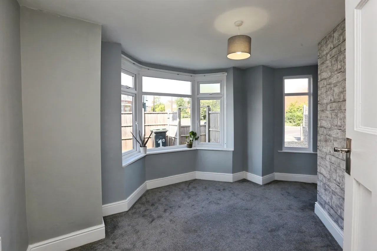 3 bed house for sale — Grange Crescent, Gosport