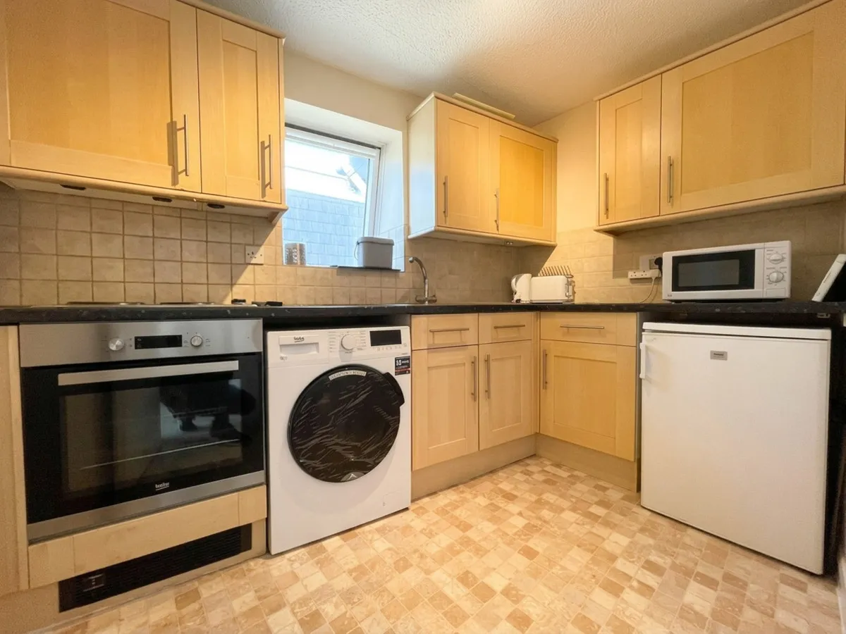 London, SW20, photo 2