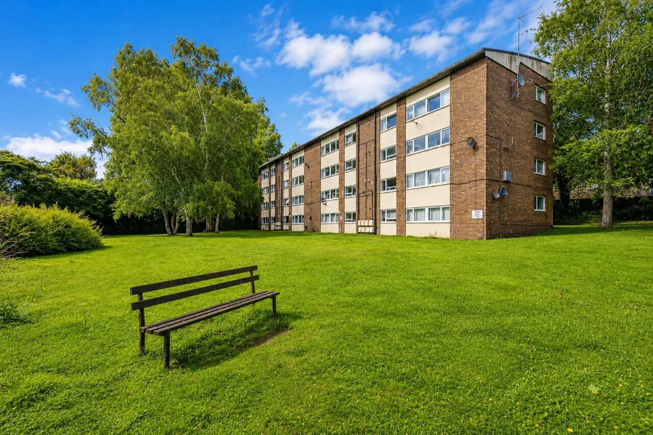 2 bed flat for sale — Riverside Road, St. Albans