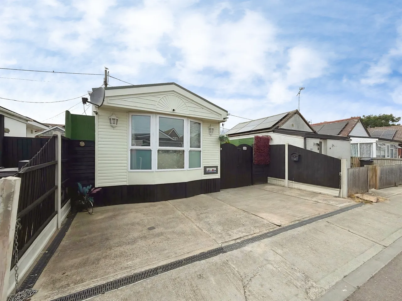 2 bed house for sale — Singer Avenue, Jaywick, CLACTON-ON-SEA