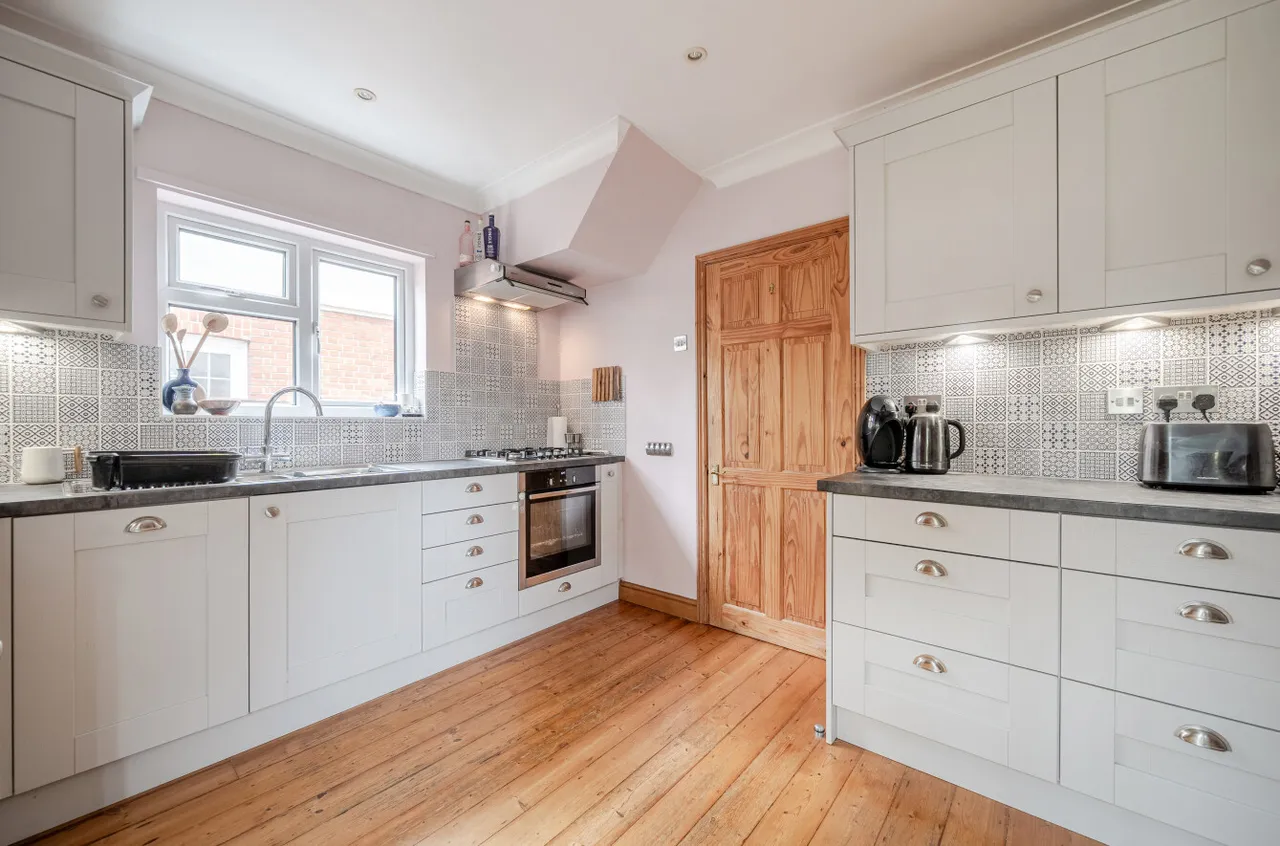 Beaconsfield Road, Woking, GU22, photo 3