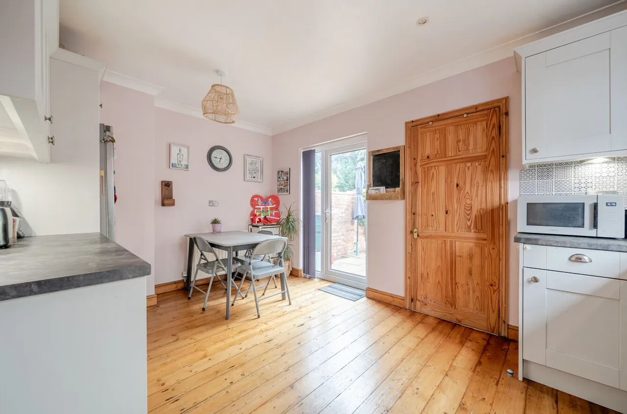 Beaconsfield Road, Woking, GU22, photo 2
