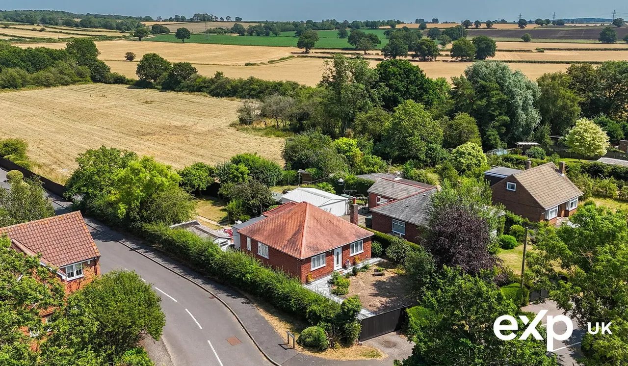 Eakring Road, Wellow, photo 4