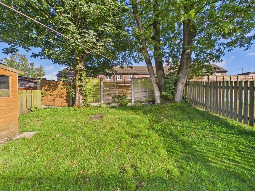Second Avenue, Carrbrook, SK15, photo 21