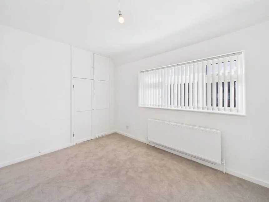 Second Avenue, Carrbrook, SK15, photo 11