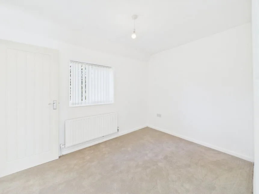 Second Avenue, Carrbrook, SK15, photo 15