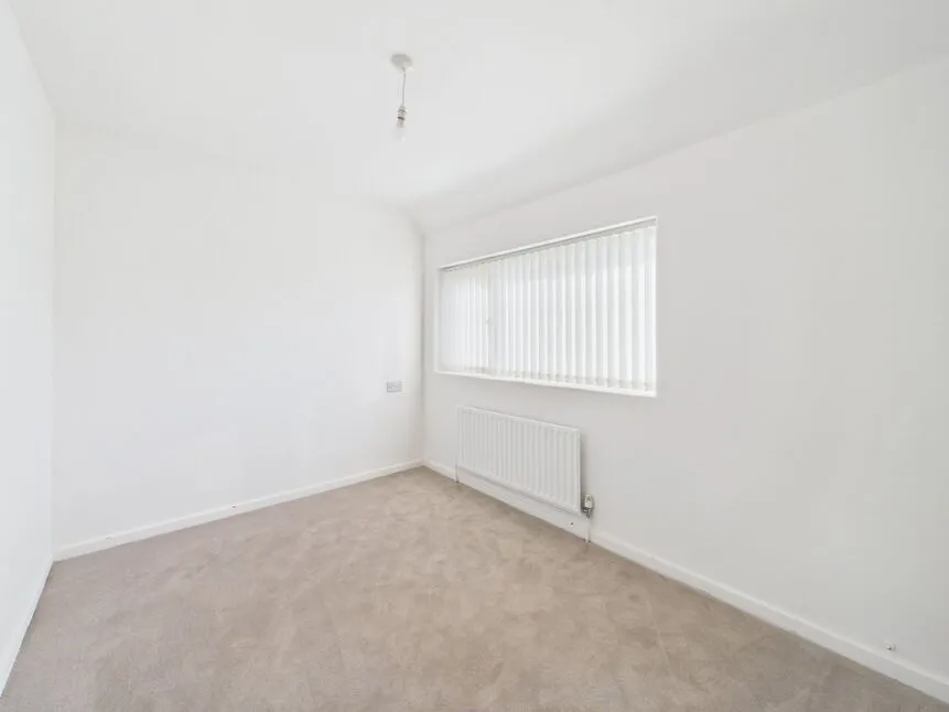 Second Avenue, Carrbrook, SK15, photo 13