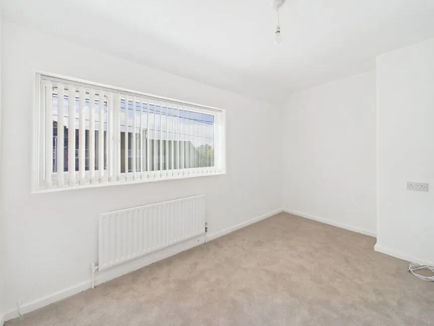 Second Avenue, Carrbrook, SK15, photo 14
