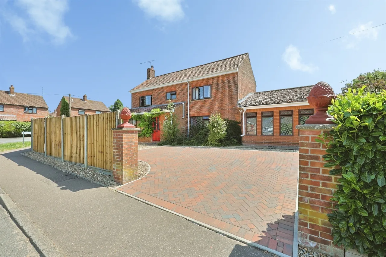 3 bed house for sale — Chantry Lane, Necton, Swaffham
