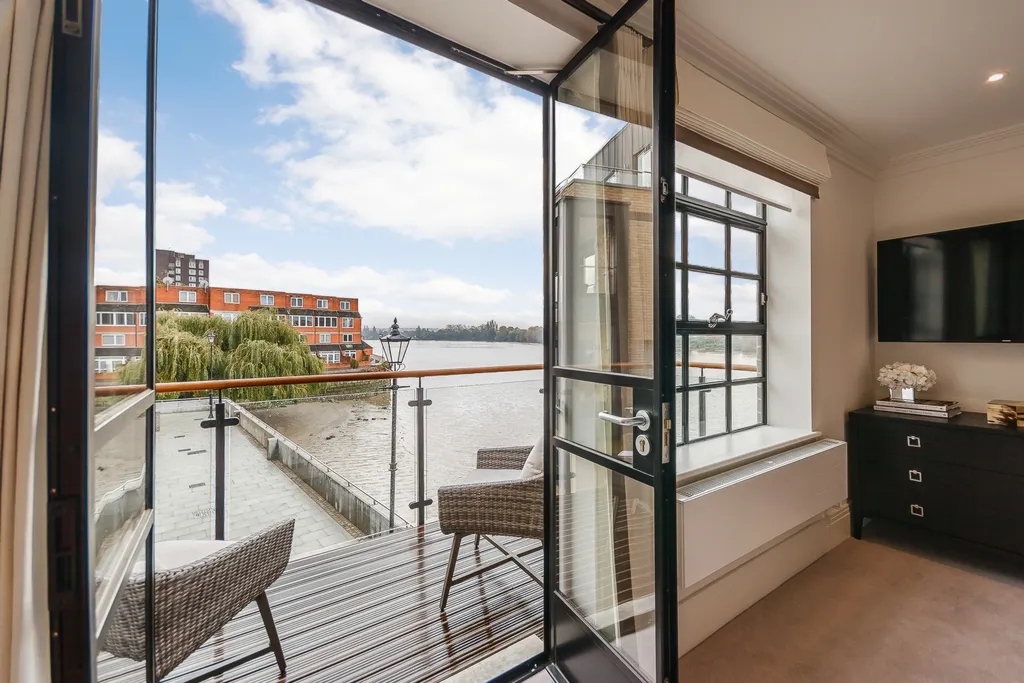 3 bed flat to rent, Rainville Rd, London, W6