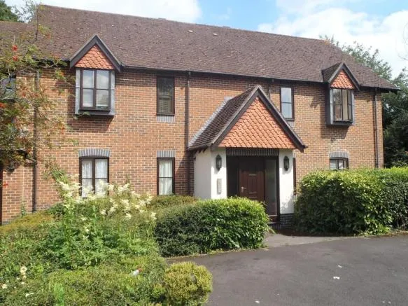 2 bed flat to rent — Christy Court, Tadley, RG26