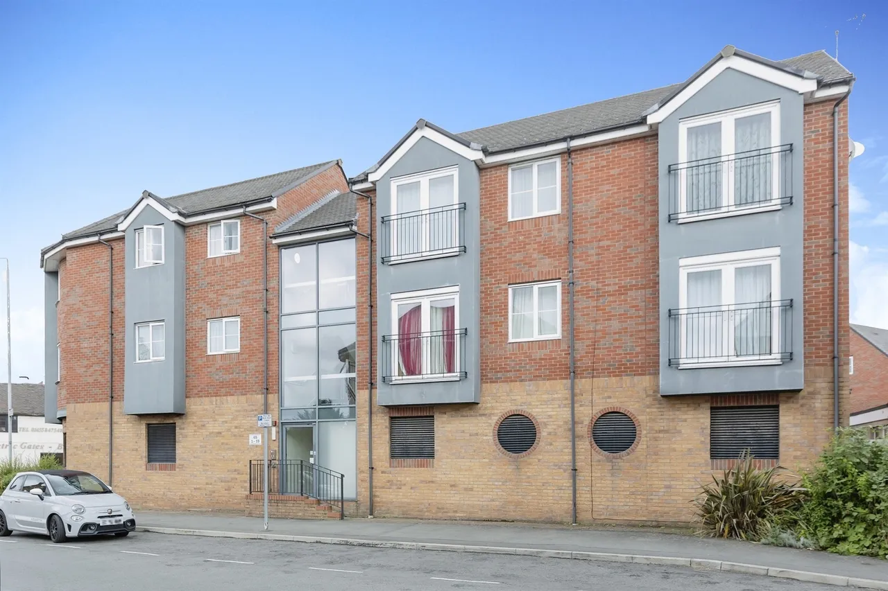 2 bed flat for sale — Almeys Lane, Earl Shilton, Leicester