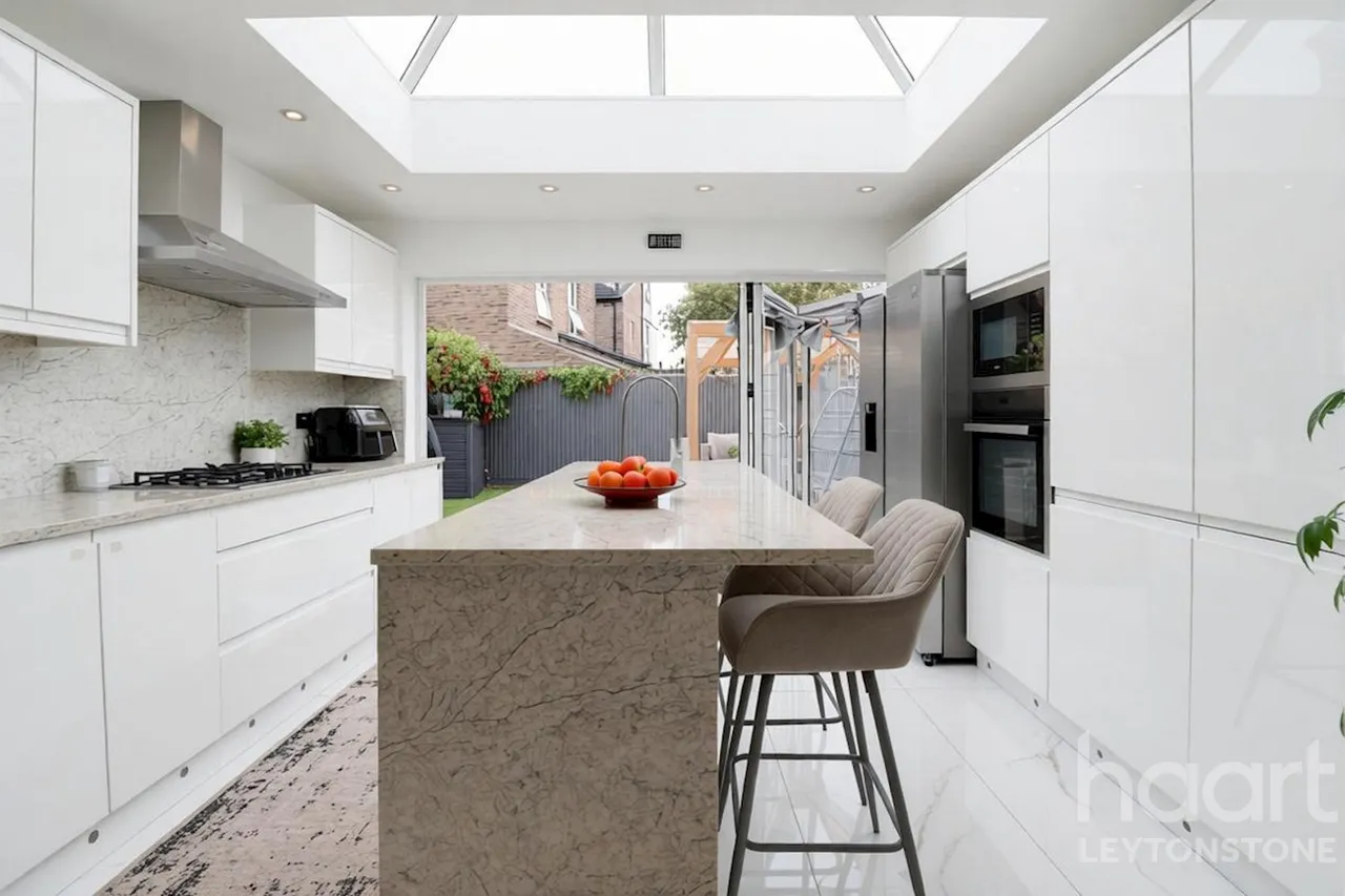 3 bed house for sale, Connaught Road, London, E11