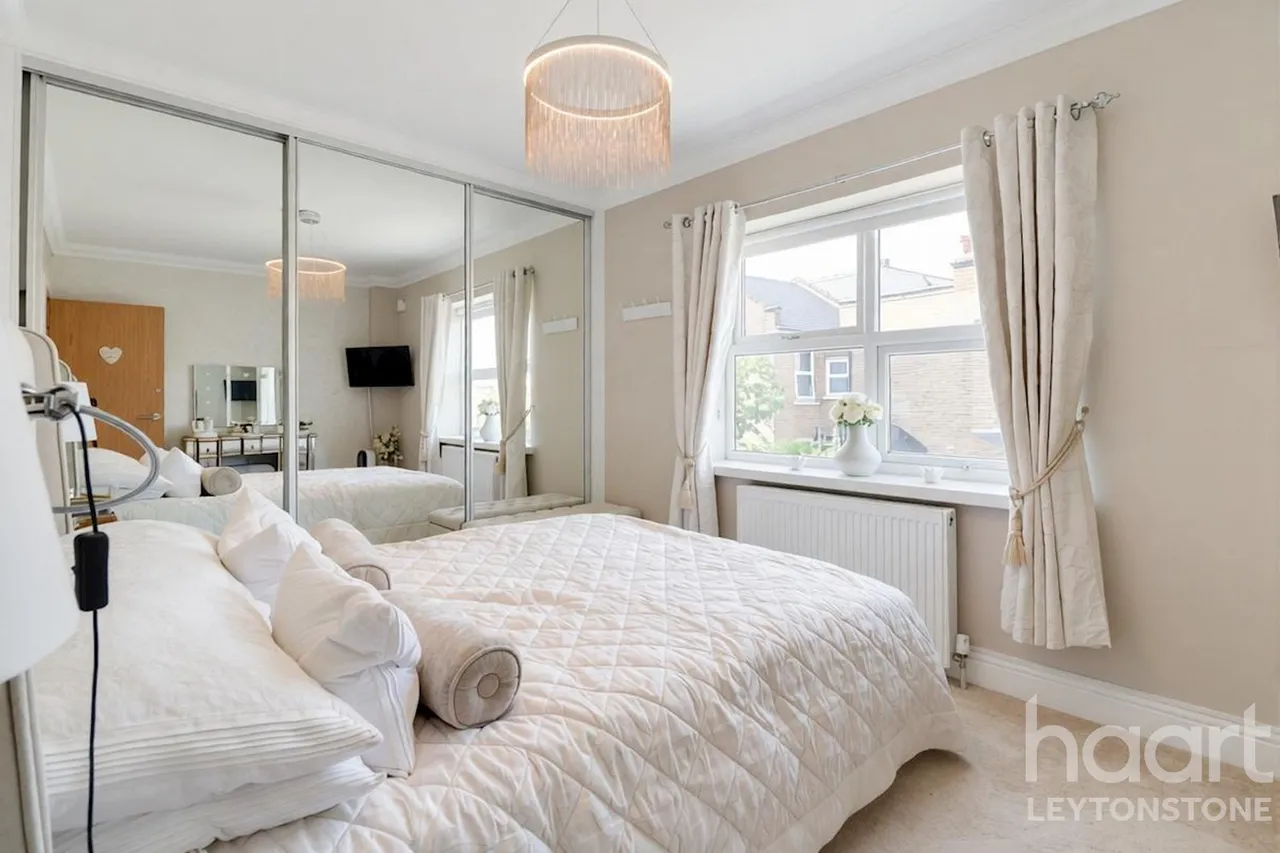 Connaught Road, London, E11, photo 10