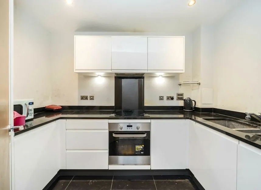 Telegraph Avenue, Colindale, NW9, photo 2