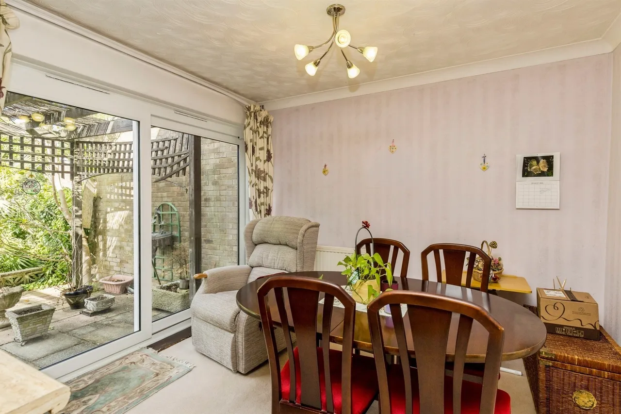 Highlands Drive, Burgess Hill, photo 4
